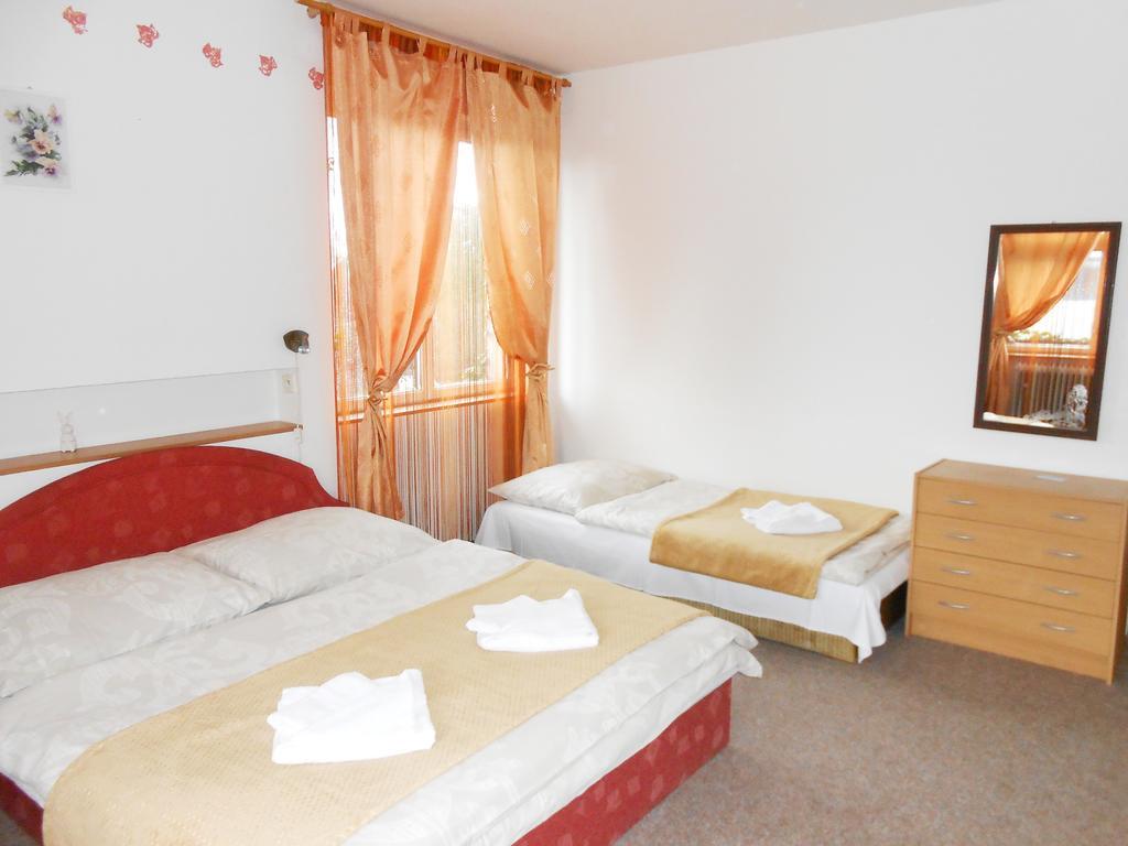 White Rabbit Hall Hotel Podebrady Room photo